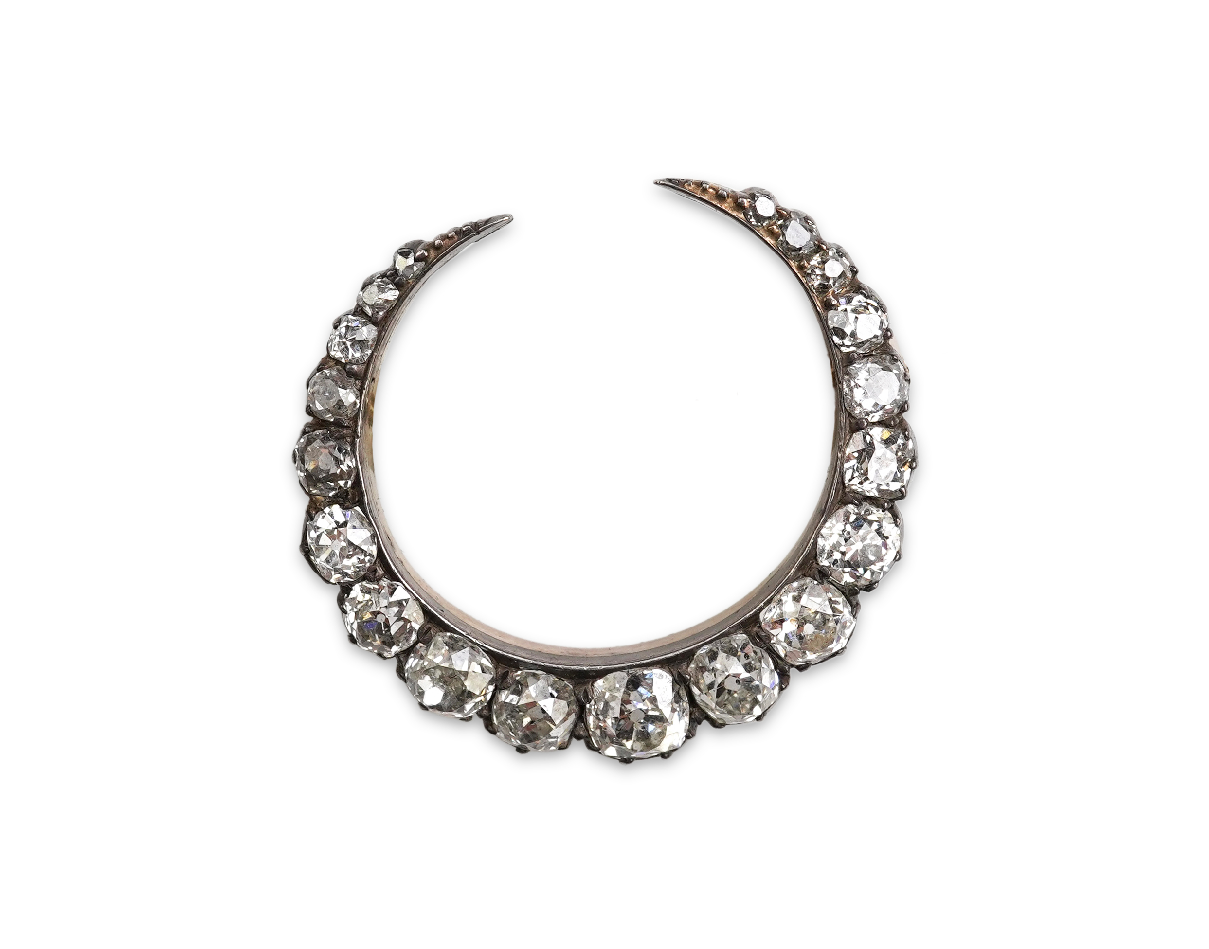 A Victorian diamond brooch, late 19th century